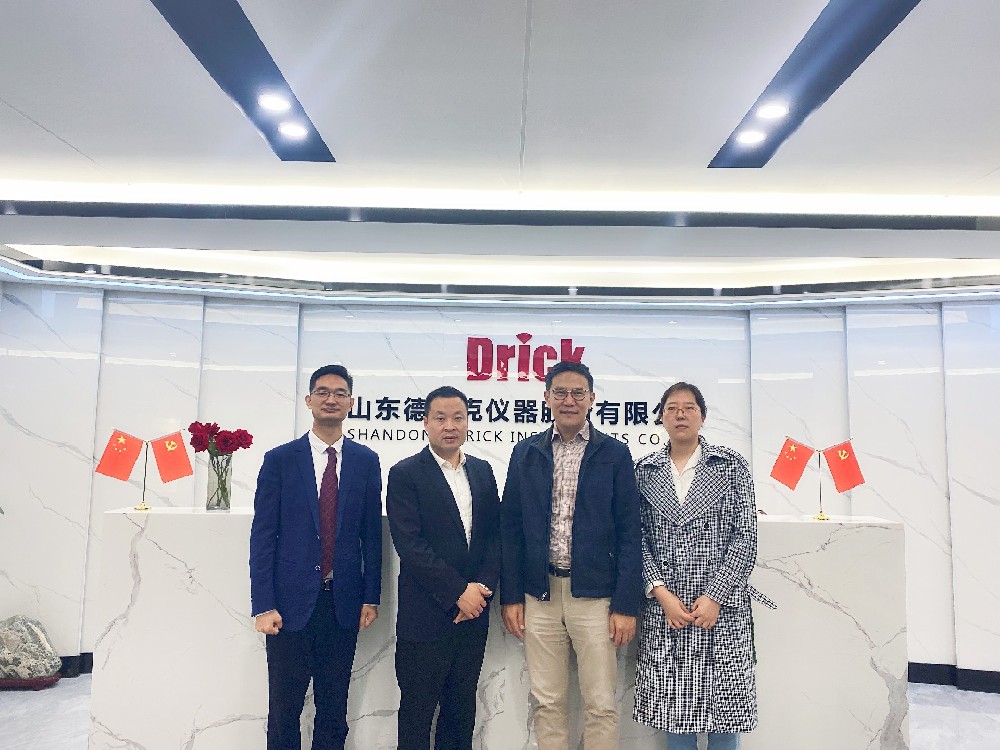 濟(jì)南市天橋區(qū)貿(mào)促會(huì)會(huì)長孫正、海外機(jī)構(gòu)（中國）聯(lián)合辦公中心主任、山東省僑聯(lián)青委會(huì)副會(huì)長李化冰一行蒞臨德瑞克考察指導(dǎo)